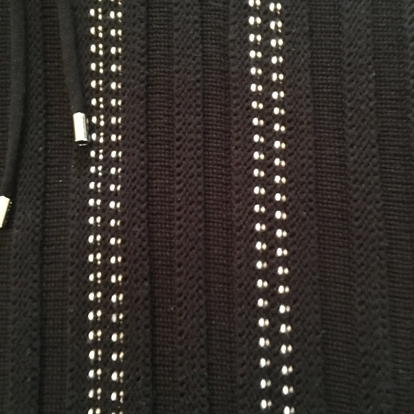 Host Pick:Calvin Klein Black & White Pullover Sweater – Size Medium - Picture 3 of 7